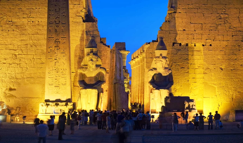 Luxor Overnight Tour }}