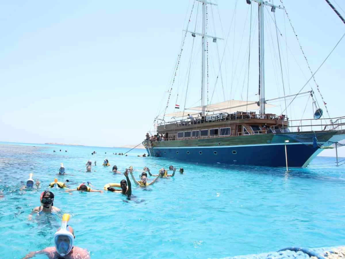 Pirates Boat Snorkeling Day Trip }}